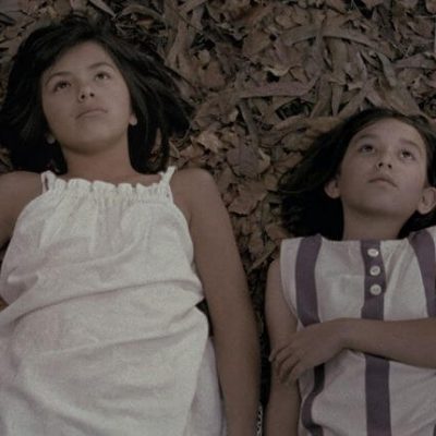 fotograma de la película Domingo Violeta