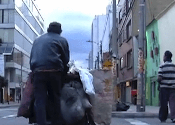 fotograma de la película Un día con un reciclador de Bogotá