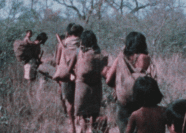 fotograma de la película Los Ayoreos, «el mundo ignorado de Bolivia»